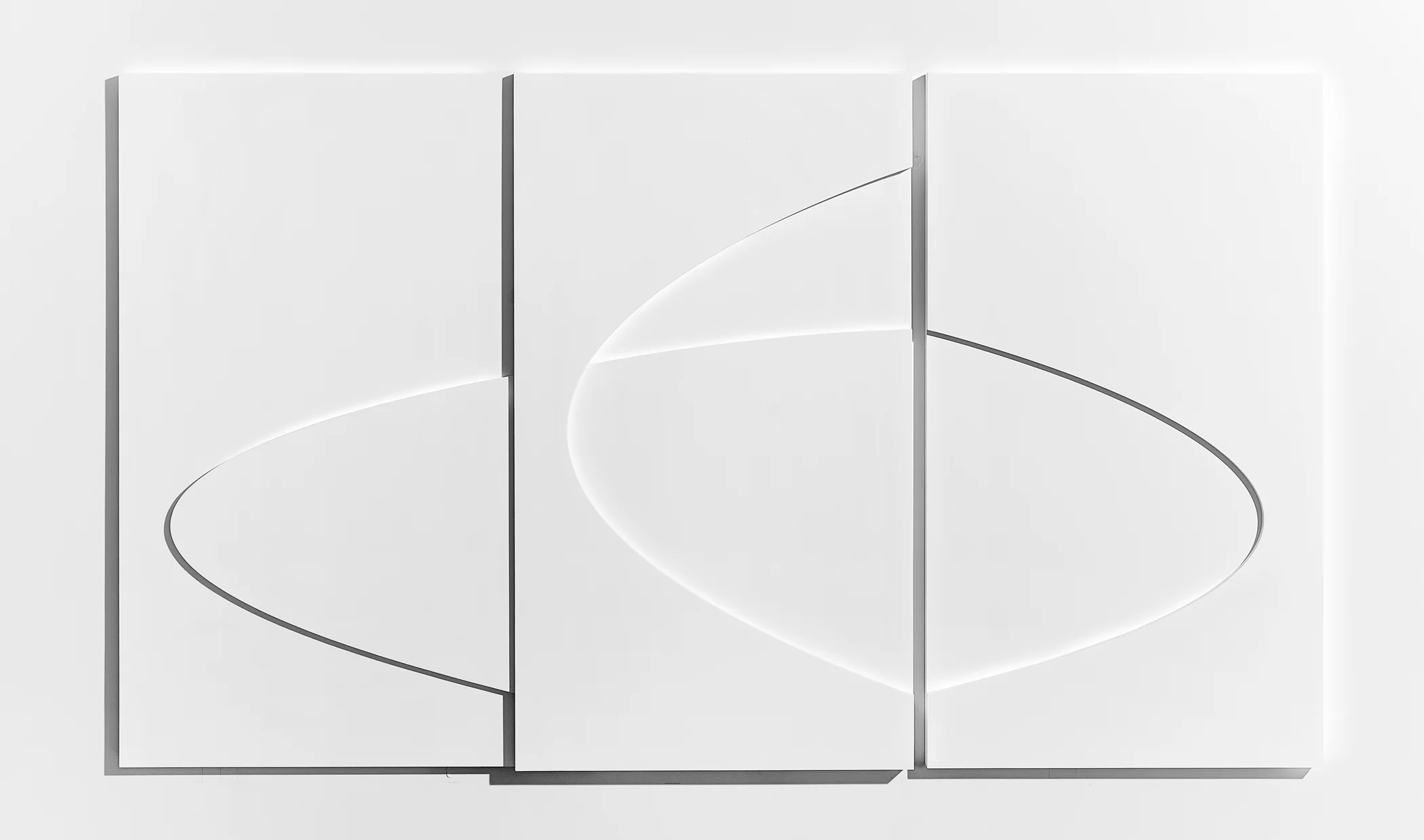 Untitled (Loop), 2013. Acrylic Gesso on MDF, 40 x 70 x 1.5 in.