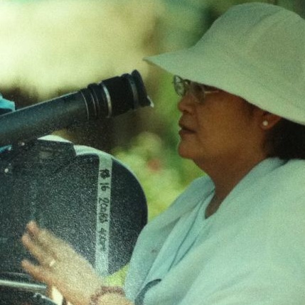  Marilou Diaz-Abaya on location shooting for "Bagong Buwan" 