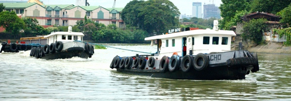 Tugboats help each other out in the Pasig River. (Photo by Kian Vicera)