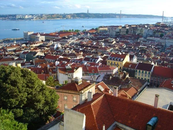 View of downtown Lisbon and the river&nbsp;Tagus. (Source: lisbonphotos.net)