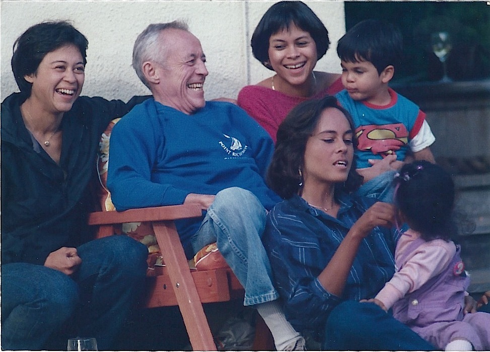 The last photo of Hank Vilas together with his daughters, Stacey (left), Nikki with son Josh (top right) and Danni with daughter Quiana (below right)  (Photo courtesy of Nikki Vilas)