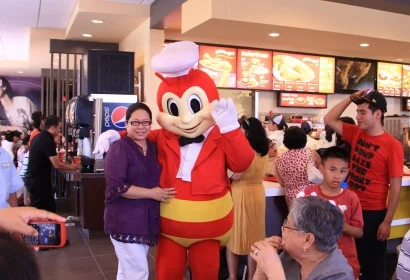 Food in 2 Worlds™ Podcast: First Comes Filipino Immigration then a Jollibee Restaurant