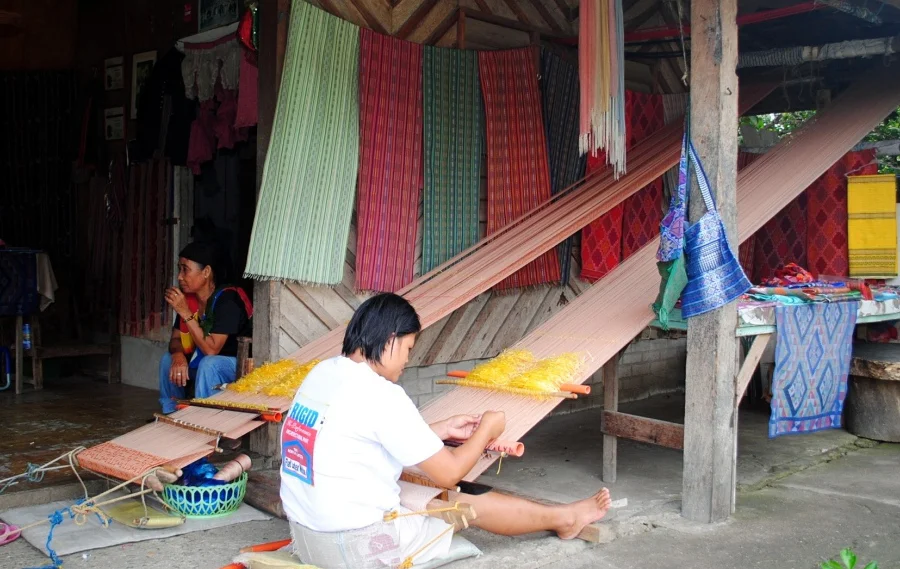The weavers at the Yakan Village (Photo by Bernard Supetran)