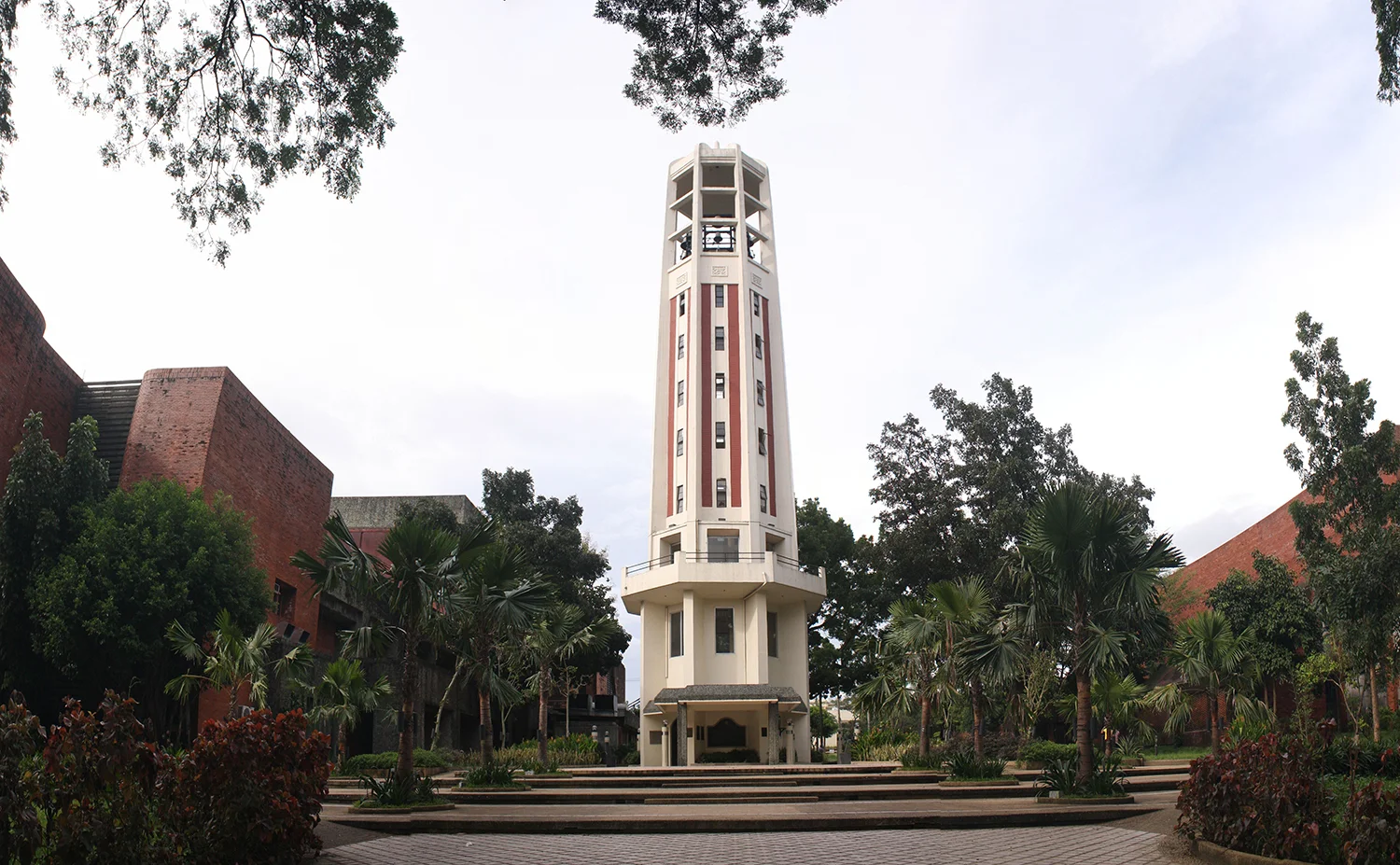 The Carillon at the University of the Philippines (UP). Palomar was able to talk down a suicidal suspect who used to come from the same university as he did. Palomar's references to the music the Carillon made and other stories about UP calmed the suspect down. (Source: Wikimedia Commons)