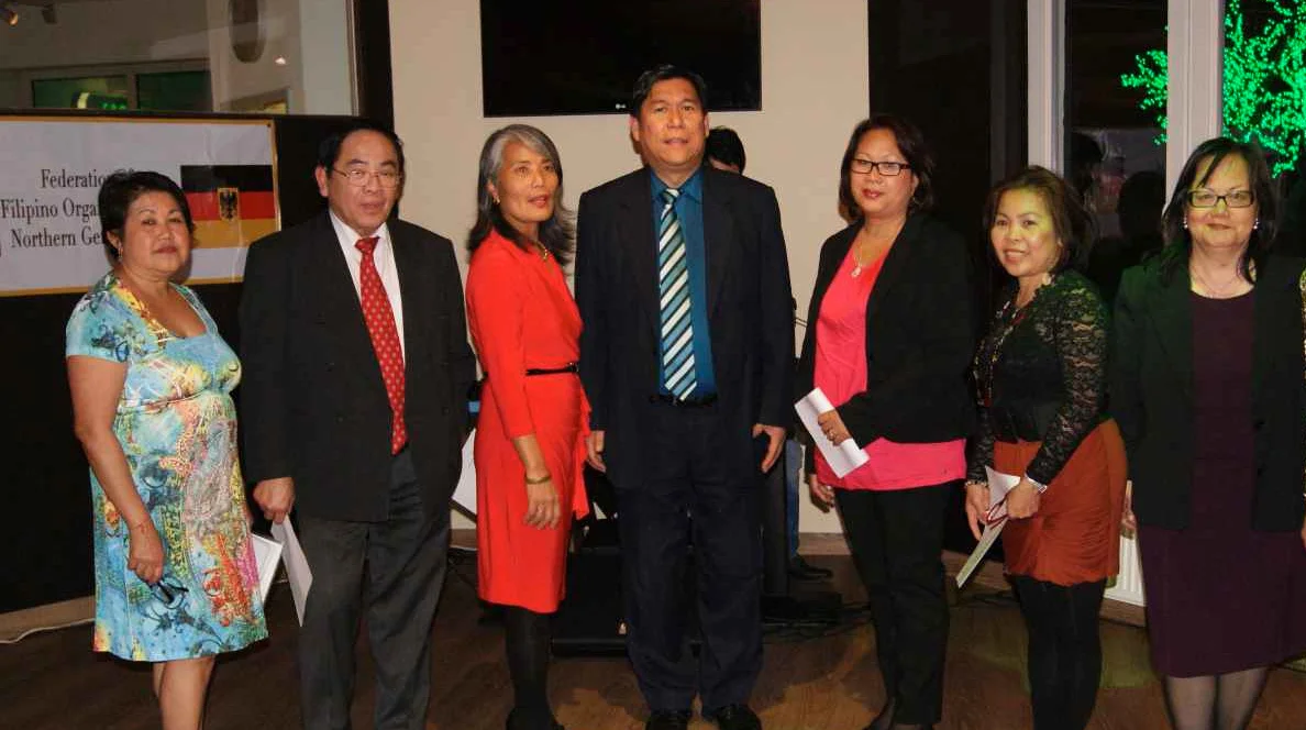 The induction of incoming officers of the Federation of Filipino Organizations in Northern Germany led by their President Corazon Entapa (left). (Source: www.philippine-embassy.de)