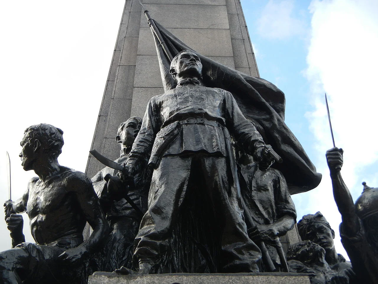 Guillermo Tolentino's Bonifacio monument on EDSA Circle in Caloocan City (Source: Wikimedia Commons)
