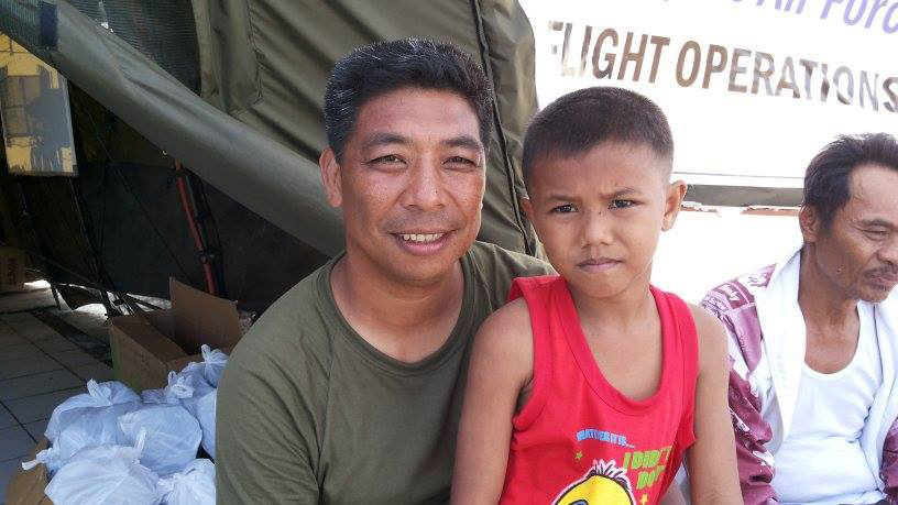 Lt. Col. Boysie Carangan reunited with the boy, Miguel  (Photo from Charly's blog)