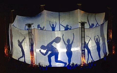 Remember the highlight of the Atlanta 1996 opening ceremony – a silhouette recreation of the Temple of Zeus in the form of an amphora? This effect was tested in tight secrecy at the L.A. Memorial Coliseum a full year before the actual date in Atlanta. The Don Mischer Company, which produced both the Atlanta 1996 and Salt Lake 2002 ceremonies, were signed up three years before the actual events. Planning for the Rio 2016 ceremonies started at the end of 2011. (Source: Don Mischer Productions)