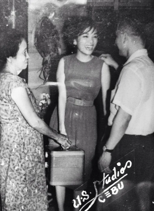 Caridad Sanchez saying goodbye to her mom and eldest brother as she leaves for Manila (Photo courtesy of Cathy S. Babao)
