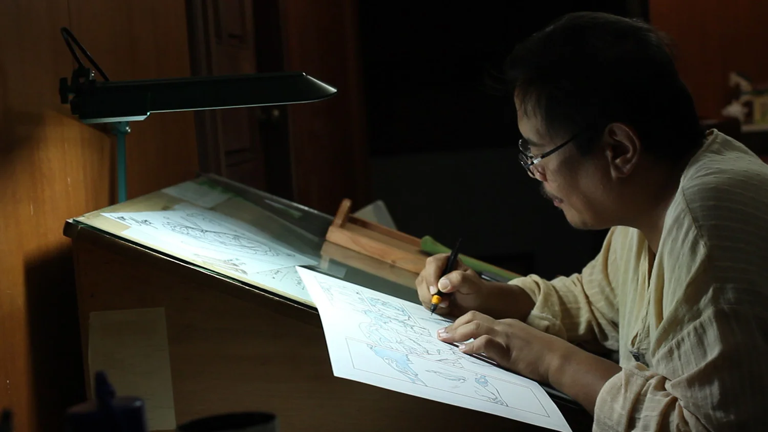 Gerry Alanguilan inking an issue of Spider-Man (Photo courtesy of Pepper Marcelo)