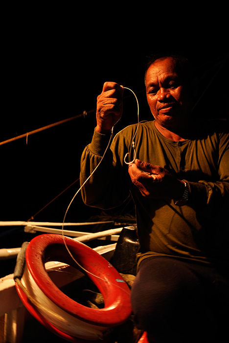 WWF’s PPTST program offers many solutions for the tuna industry. Circle hooks and hand-line reels dramatically reduce marine bycatch – the unintended capture of non-targeted species which wastes up to 40% of global yields annually. (Photo by Gregg Yan/WWF)