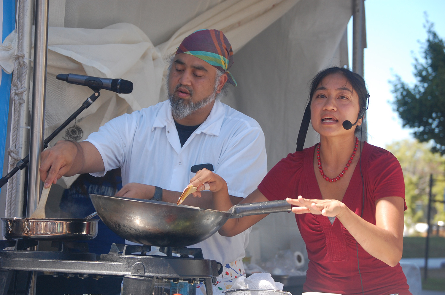 Chefs Dominic Ainza and Aileen Suzara prepare Bicol Express in its original recipe and vegan counterpart (Photo by Raymond Virata)