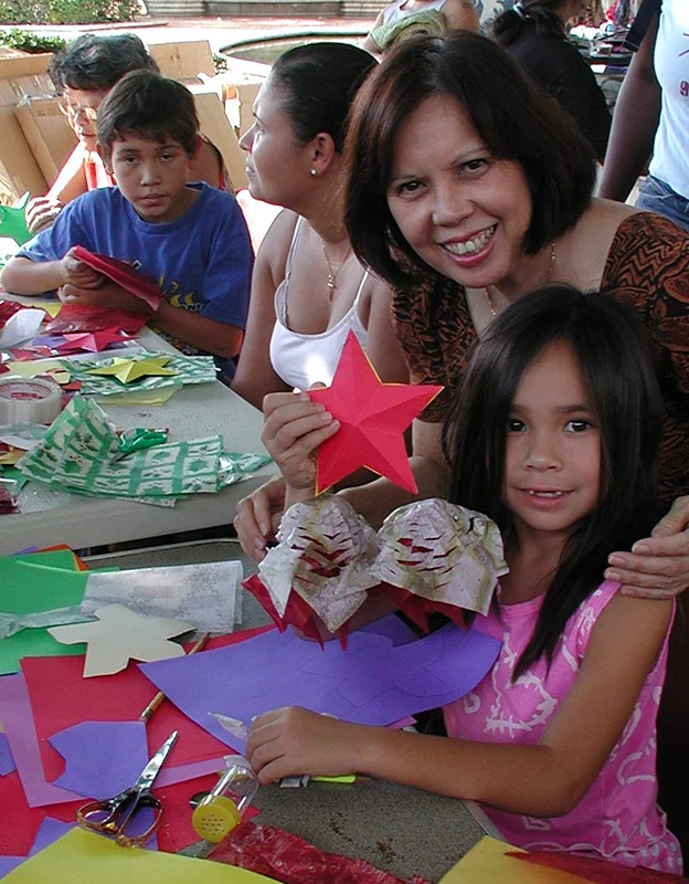 Making parols (Photo courtesy of Filipino Association of University Women)