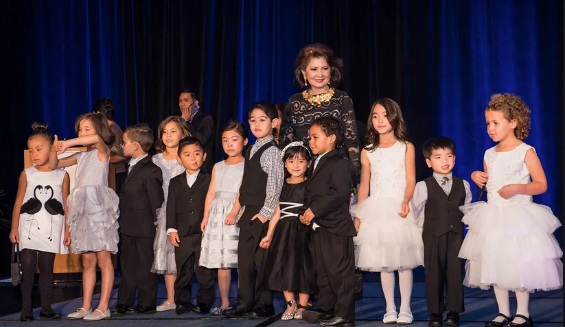 Fashion designer Criselda Lontok with the children model volunteers of Philippine International Aid's "Giving Hope to the Children" fashion show fundraiser (Photo by Selit Rapadas / UNIT ONE Photography Studio )