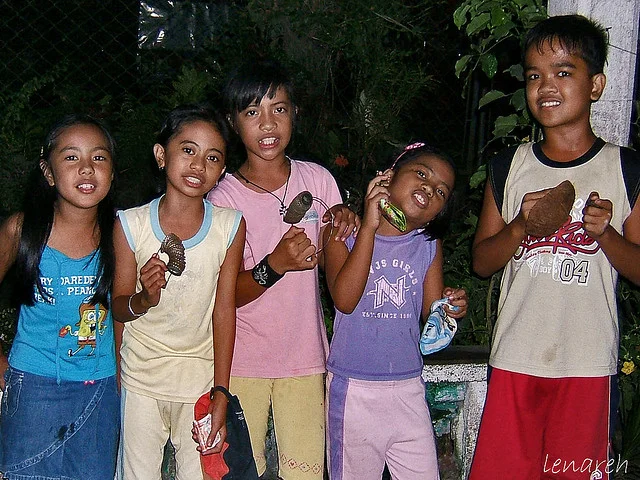 Caroling (Source: yahoo.com. Photo by Lenareh)