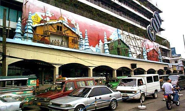 The COD Display being put up in Cubao (Source: theurbanroamer.com)