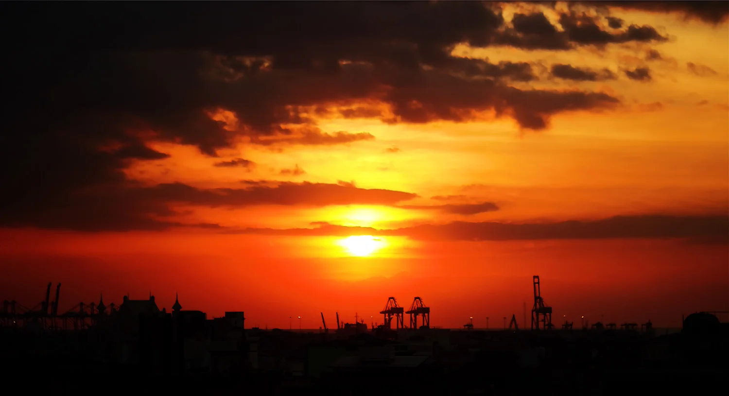 "Manila Sunset" (Photo by Louis Delos Angeles)