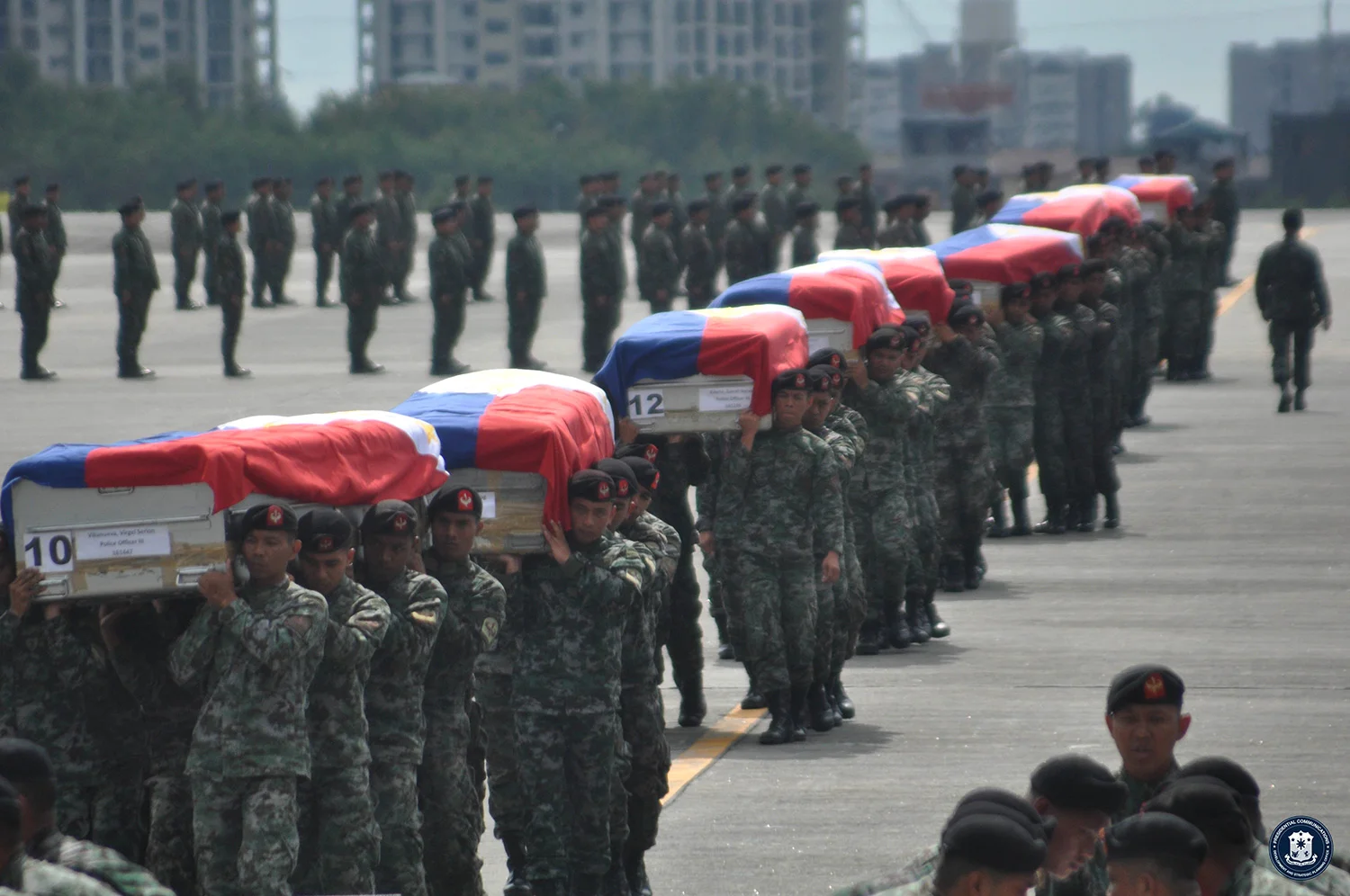Remains of the 44 Philippine National Police-Special Action Force officers arrive at Villamor Airbase (Source: www.gov.ph)