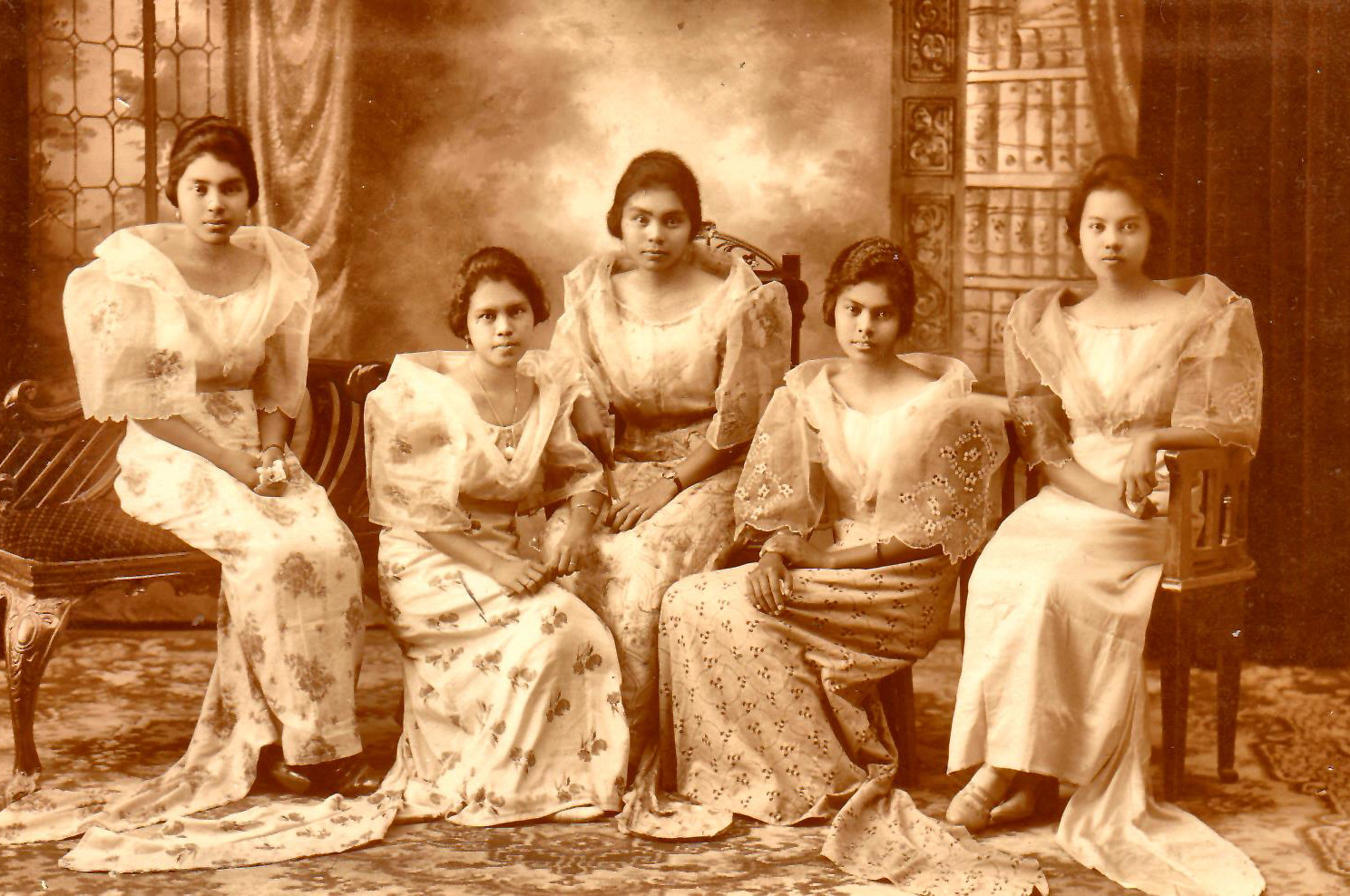 (L-R) Primitiva Alfafara-Padin, Natividad Alfafara-Enriquez, Natalya Alfafara-Sarmiento, Julia Alfafara-Campañon and Catalina Alfafara-Nemenzo