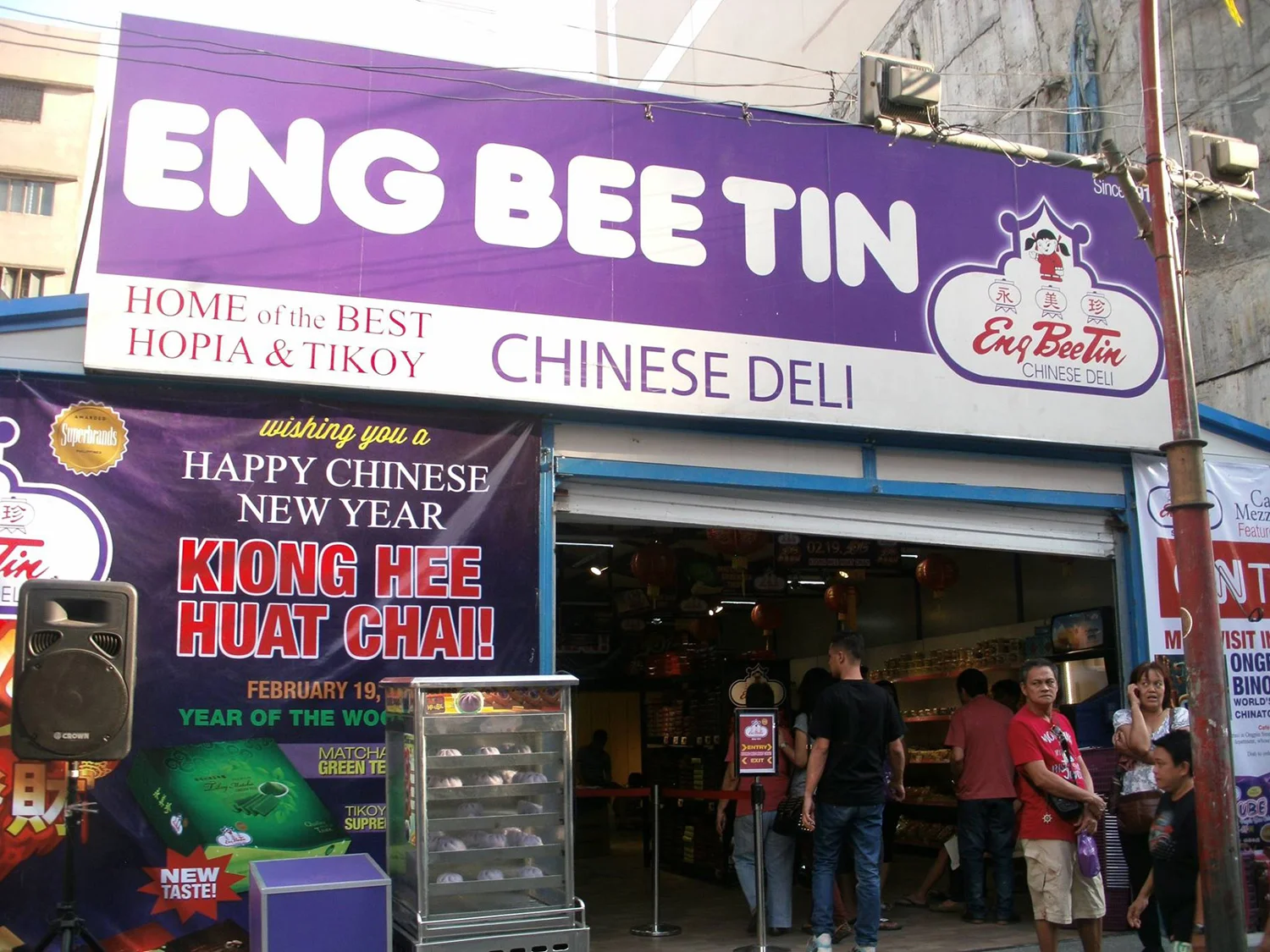 Haven't had enough hopia and tikoy? Eng Bee Tin Chinese Deli (Photo by Tommy Reyes)