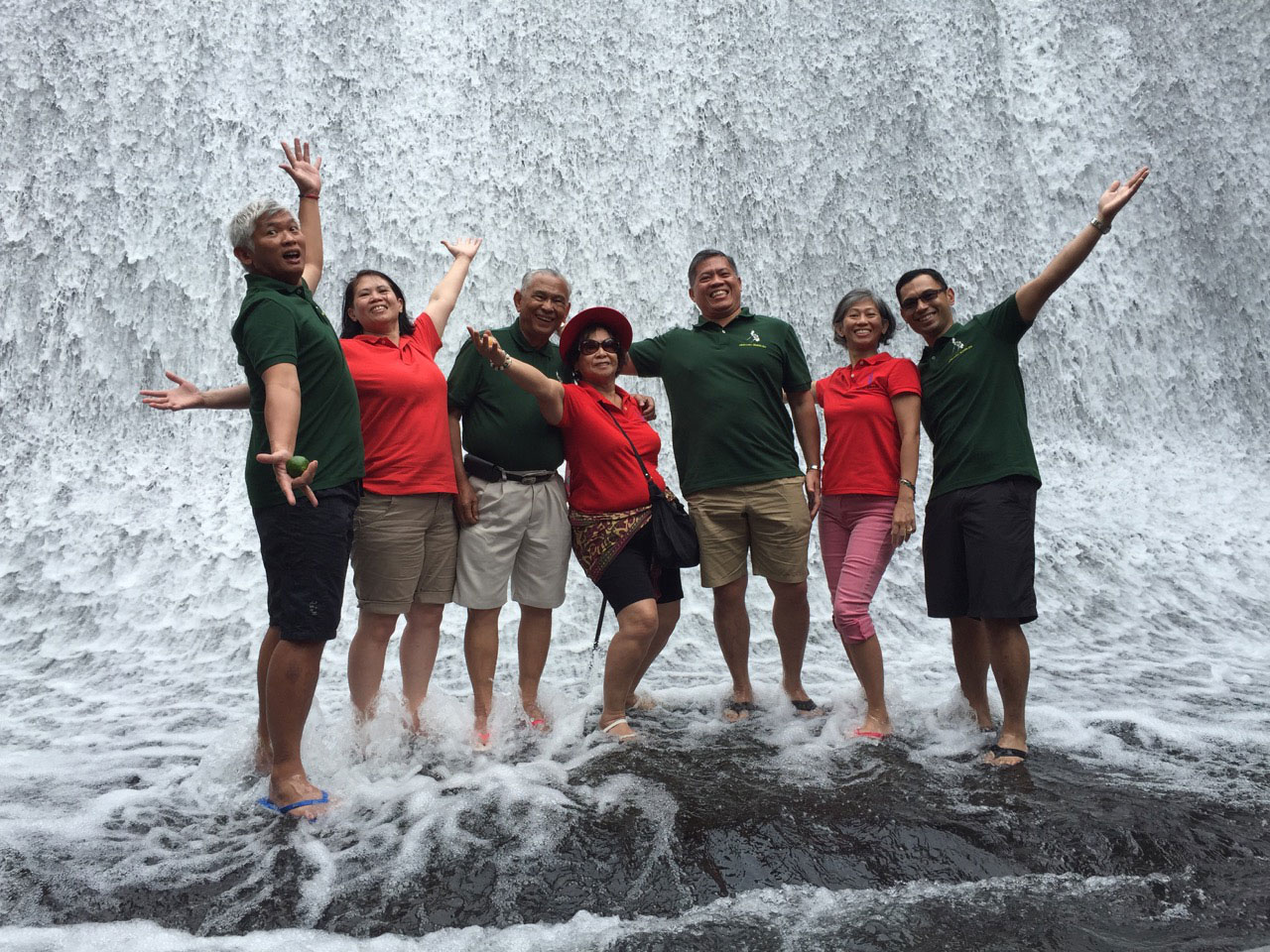 Mison family at play at Villa Escudero, Dec. 2014. Left to right: Siegfred, Melinda, father Salvador Sr., mother Ione, Jun, Irene and Michael. (Sister Ione could not make it for this reunion) (Photo courtesy of Dr. Michael Mison)