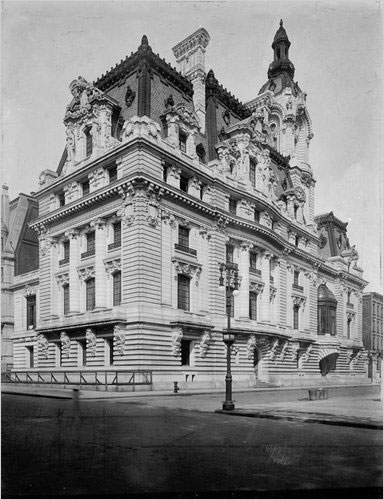 The original William Clark mansion on 962 Fifth Avenue and 77th Street in New York City. The incredibly ornate, Beaux Arts-style mansion supposedly had 121 rooms (35 guest bedrooms, 31 bathrooms, 25 servants’ quarters, four art galleries, a theater, a swimming pool (in Manhattan no less!) and a thundering pipe organ. The over-the-top mansion was later demolished to make way for an apartment building with the 960 Fifth Avenue address. (Source: www.emptymansionsbook.com)&nbsp;