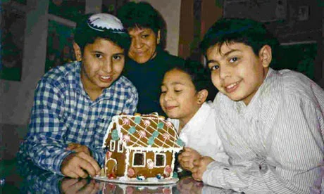 The three Peri children and their mother. Left to right: second son, David; Hadassah (in the background), daughter, Guela, and oldest son, Abraham (Avi), circa 1999. (Source:  www.EmptyMansionsBook.com )&nbsp;