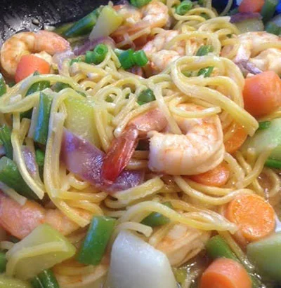 The Happy Home Cook: Pancit Canton