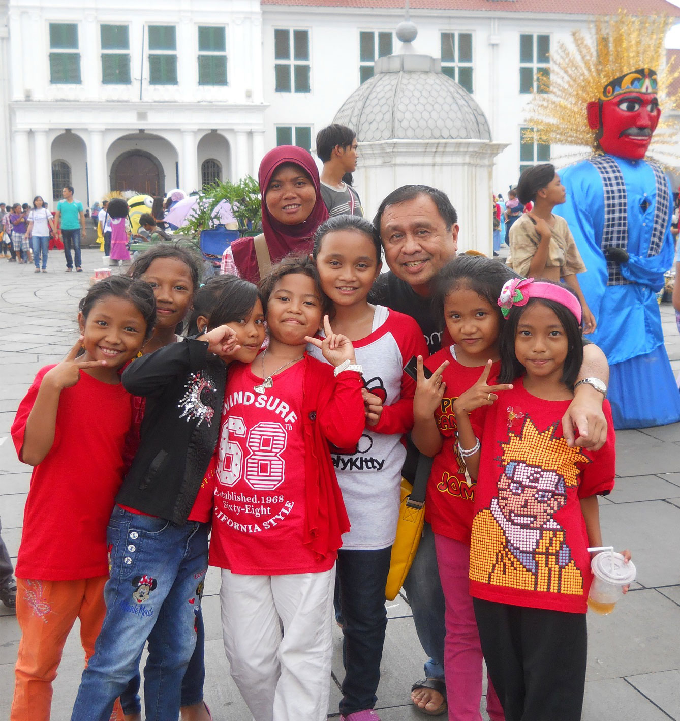 I joined an ondel-onde laudience in Old Jakarta. Ondel-ondel is a folk performance that uses huge puppets. (Photo by Muhamad Ridwan/Photo editing by Ivan Kevin Castro)