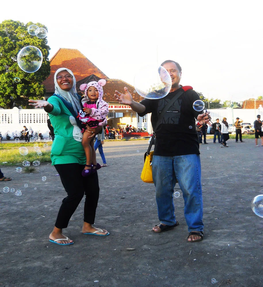 I frolicked among plastic bubbles with a lady and her baby in Jogjakarta’s Alun Kidul (South Park). (Photo by Wahyu Nugraha/Photo editing by Ivan Kevin Castro)