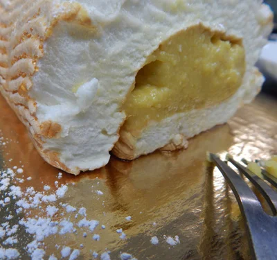 The Happy Home Cook: Brazo de Mercedes  (Creme-Filled Log Cake)