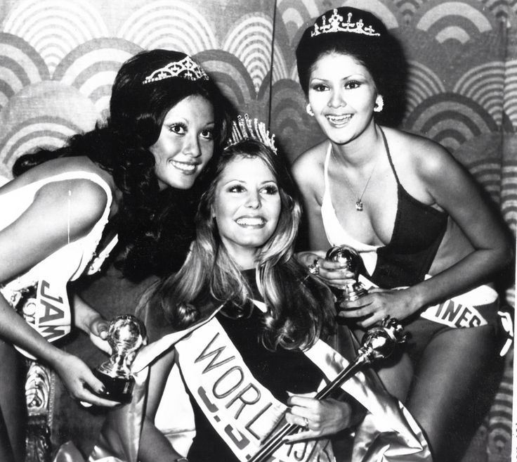 The winning/losing trio of Miss World 1973. Marjorie Wallace of the USA, center, won the title, but 104 days after her victory, she was stripped of her title; and it was offered to Evangeline Pascual of the R.P., right, sporting an Imelda Marcos-type coif and look. The title went to second runner-up, Miss Jamaica, Patricia Leung, instead.