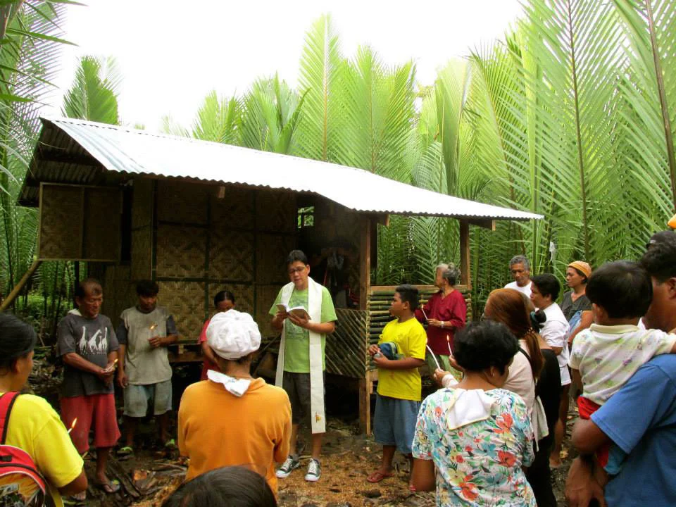 Monsignor Alberto Uy blessing a new home