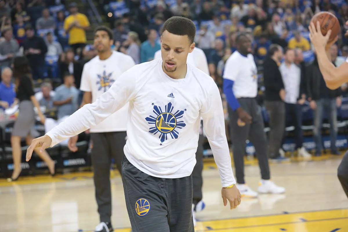 Golden State Warriors' Stephen Curry in the white Filipino Heritage Night shirt (Source: Golden State Warriors)