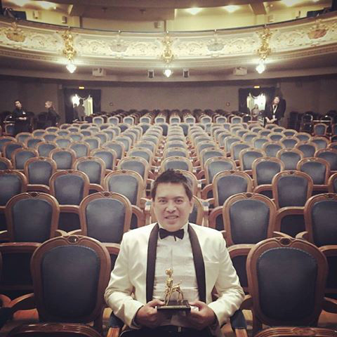 Brillante Ma. Mendoza after winning the Outstanding Artistic Achievement Award in the 25th International Film Festival “Message to Man” in St. Petersburg, Russia, where he headed the main competition jury. Mendoza’s masterpieces “Lola,” “Kinatay” and “Taklub” were showcased in the festival.