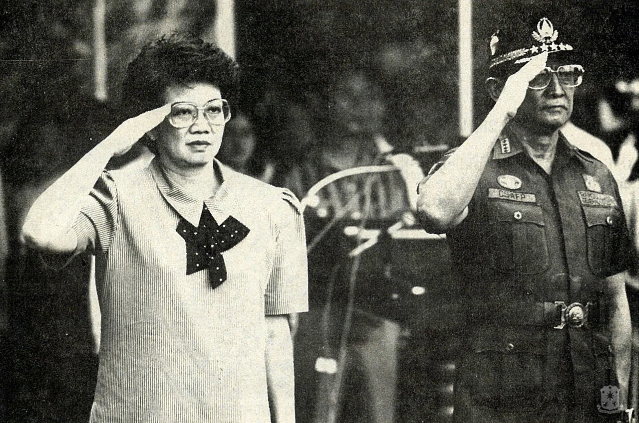 The 1986 EDSA Revolution installed Corazon C. Aquino as its president. Next to her is her chief-of-staff and successor, Fidel V. Ramos (Source: malacañang.gov.ph)