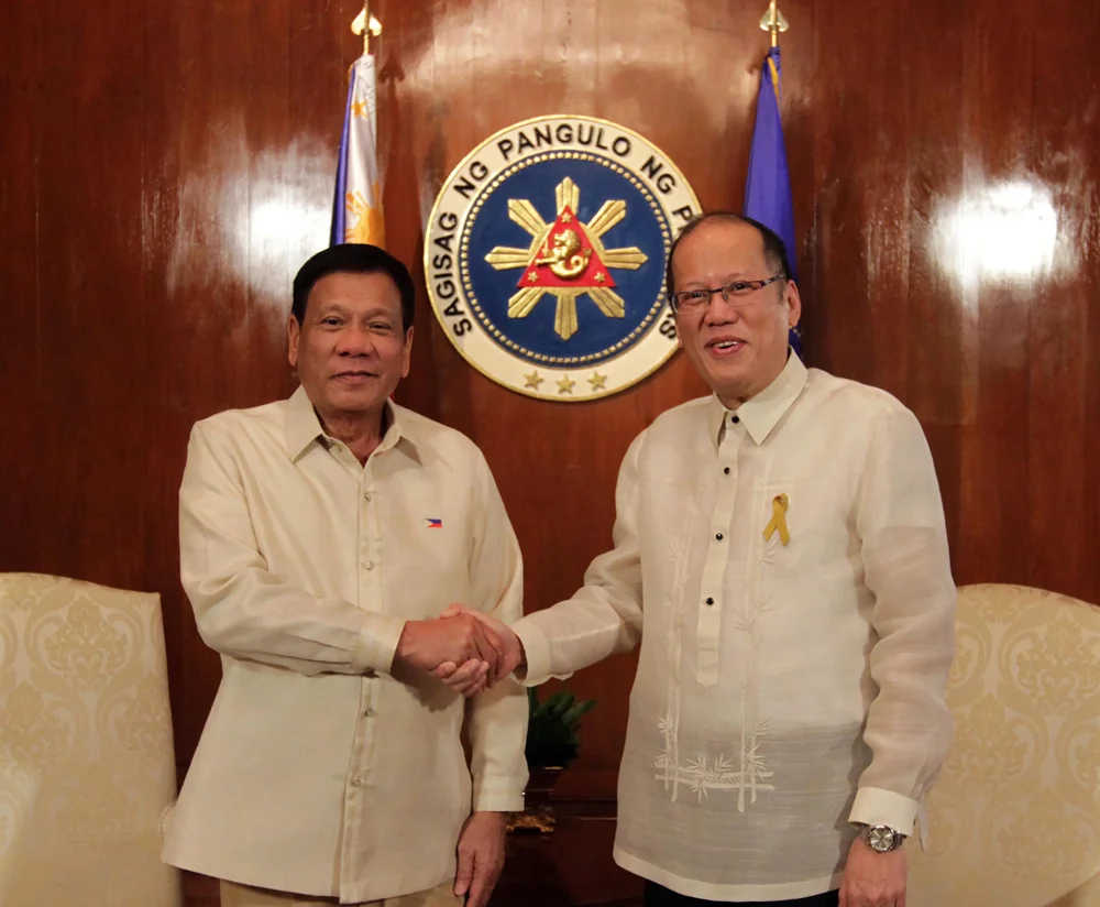 Rodrigo Duterte takes over the Philippine Presidency from Benigno S. Aquino, III. (Source: Malacañang Photo Bureau) 