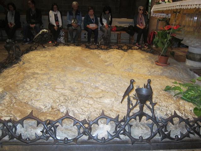The wrought iron thorns that surround the rock where Jesus prayed and sweat blood. (Photo by Mona Lisa Yuchengco )