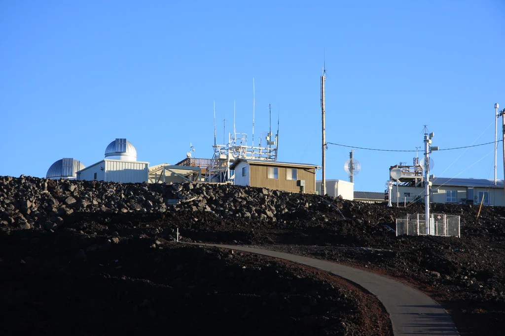 The Mauna Loa Observatory (Photo by Sharloch/ Creative Commons )