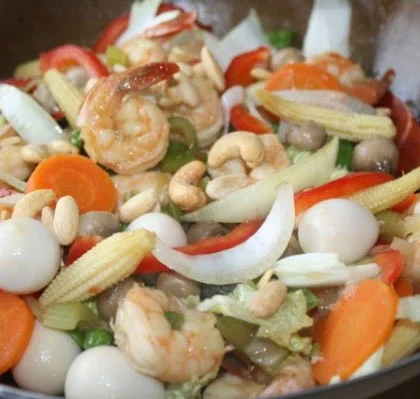 The Happy Home Cook: Shrimps and Vegetables with Quail Eggs