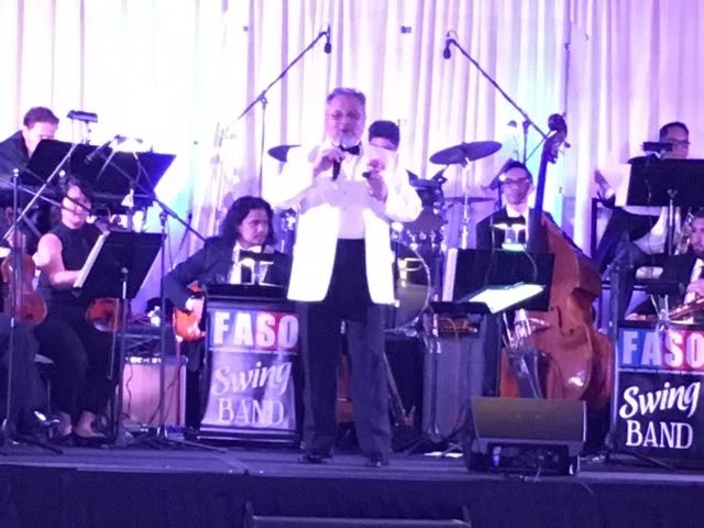 Bob Shroder with members of FASO at the Hilton Glendale for "Swing The Night." Musicians L-R: Winston Raval, Bobbie Sanchez, Perfecto de Castro, Vinnie Aguas, Khris Kempis, and Allan Linco. (Photo by Carlos Zialcita ©2017)
