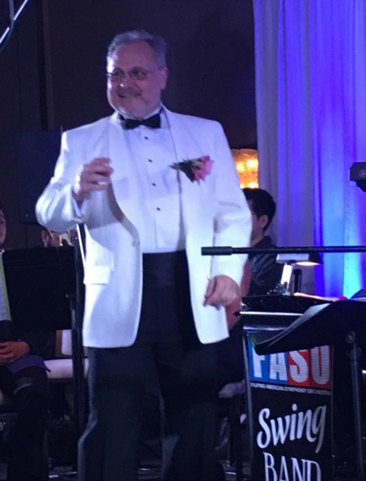 Robert “Bob” Shroder conducting the Filipino American Symphony Orchestra. (Photo by Carlos Zialcita ©2017)