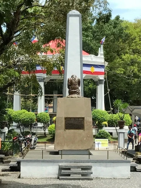 Bacolod Plaza (Photo courtesy of Lilia V. Villanueva)