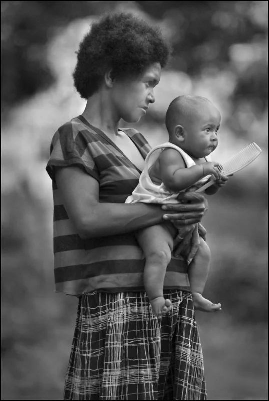 Aetas, Mother and Child. Marong Bataan (Photo by Tony Remington © 2010)