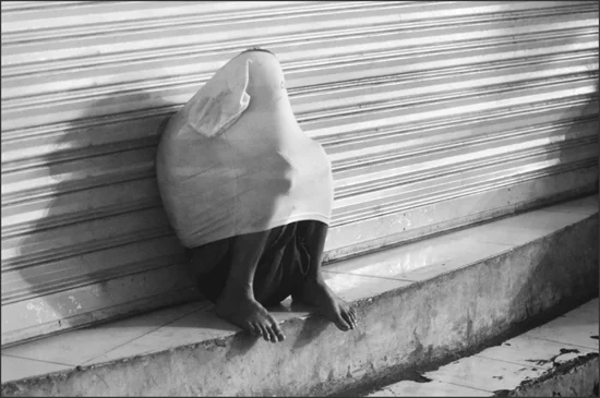 Shelter. Avenida, Manila (Photo by Tony Remington © 2012)&nbsp;