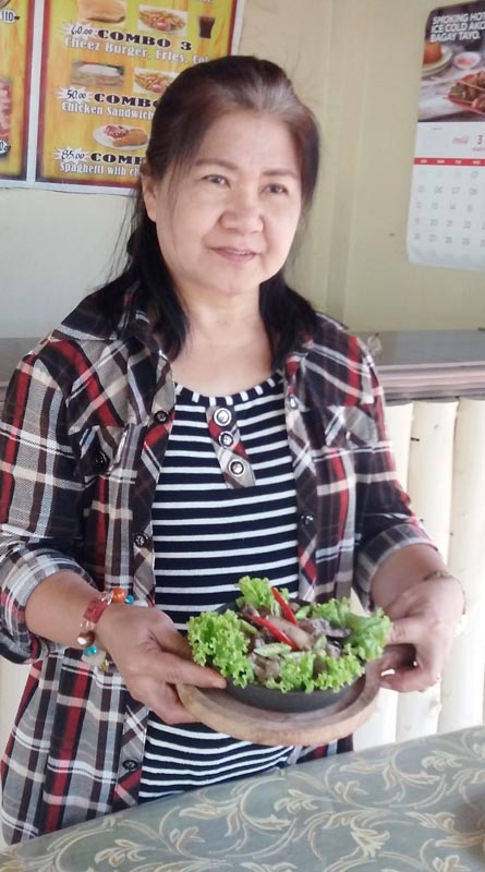 Aurea Doria Dacasin of Hapag-Kainan sa Ballesteros cooks dinakdakan like nobody else. (Photo by Elsie Pablo Fernandez)