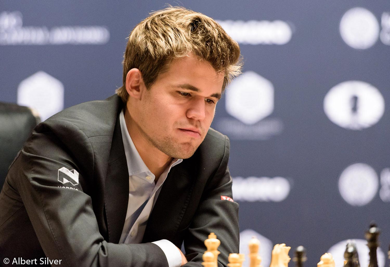 World Chess Championship: Ian Nepomniachtchi's glare, Magnus
