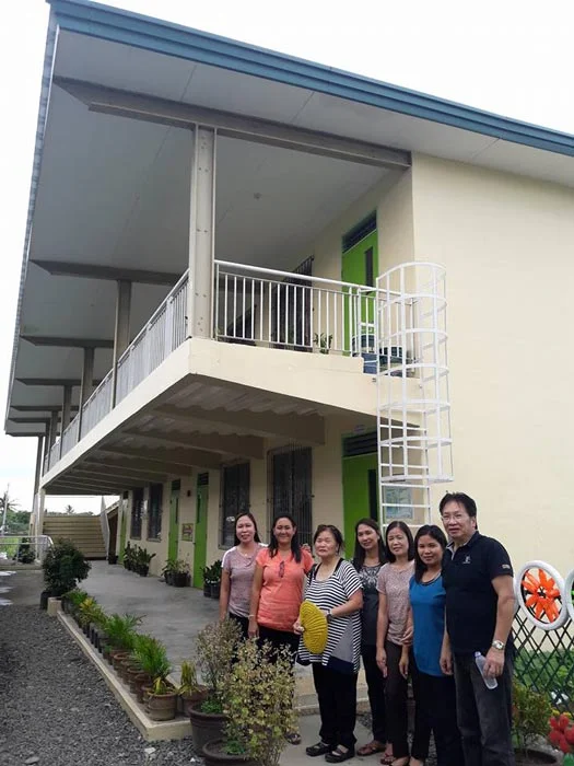 The author, third from left (in striped shirt), and brother retired Manila City Fiscal Roy Cabatuando (extreme right), with school principal Mrs. Evelyn Policarpio (second from left in orange shirt) and a few teachers in front of the annex building of Sta. Cruz National High School in Sta. Cruz, Gapan City, Nueva Ecija. (Photo by Jay Cabatuando