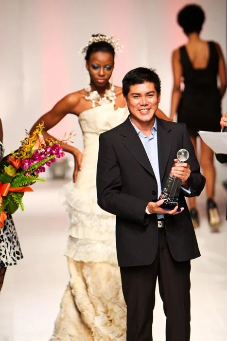 Oliver Tolentino (rhymes with Valentino), receiving the 2011 Sustainable Eco Fashion Award in the Bahamas. (Photo courtesy of Oliver Tolentino)