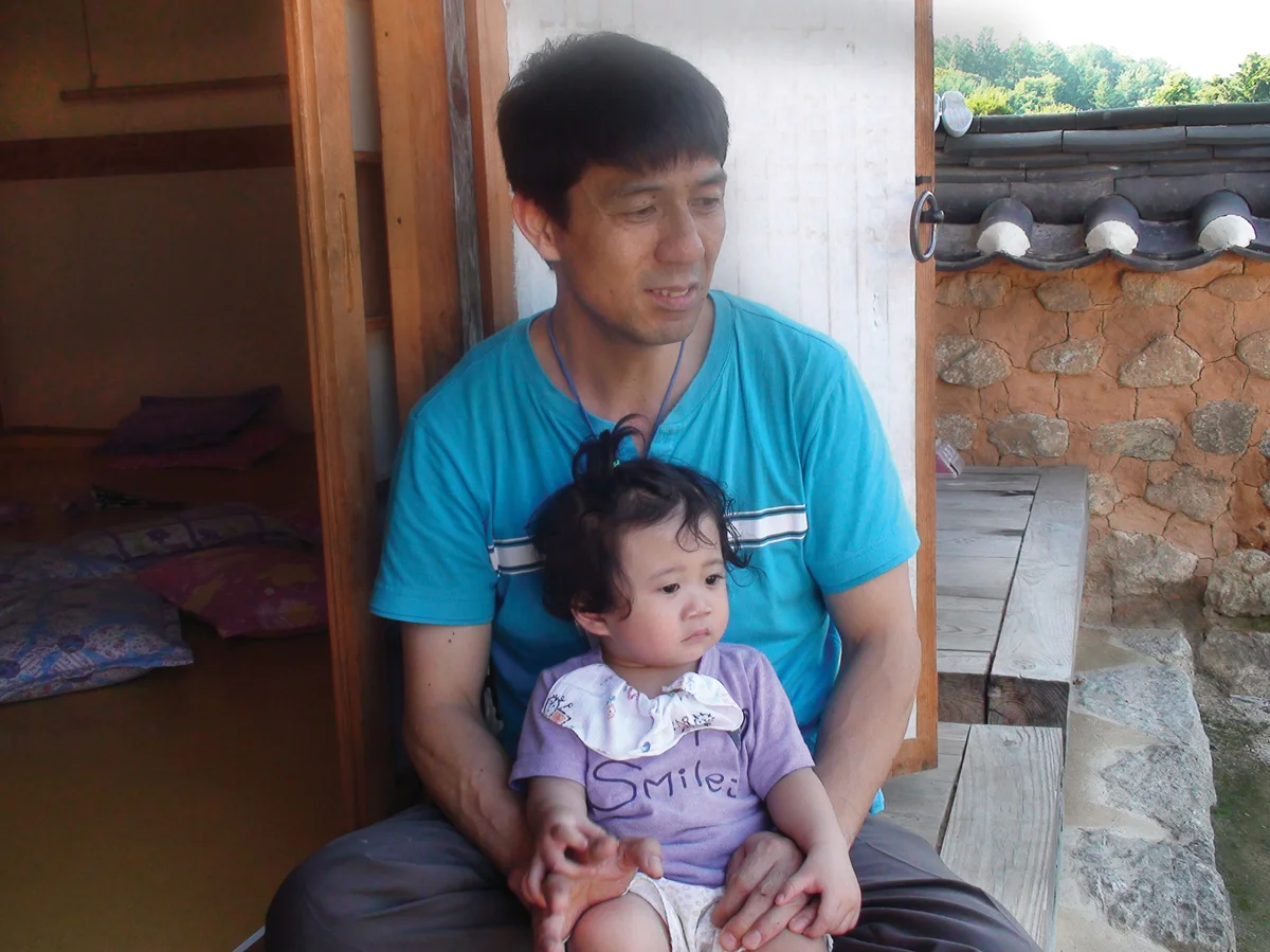 Ester Duzon's husband "Park Yeong Jin" (fake name) and child (Photo by Rochit Tañedo) 